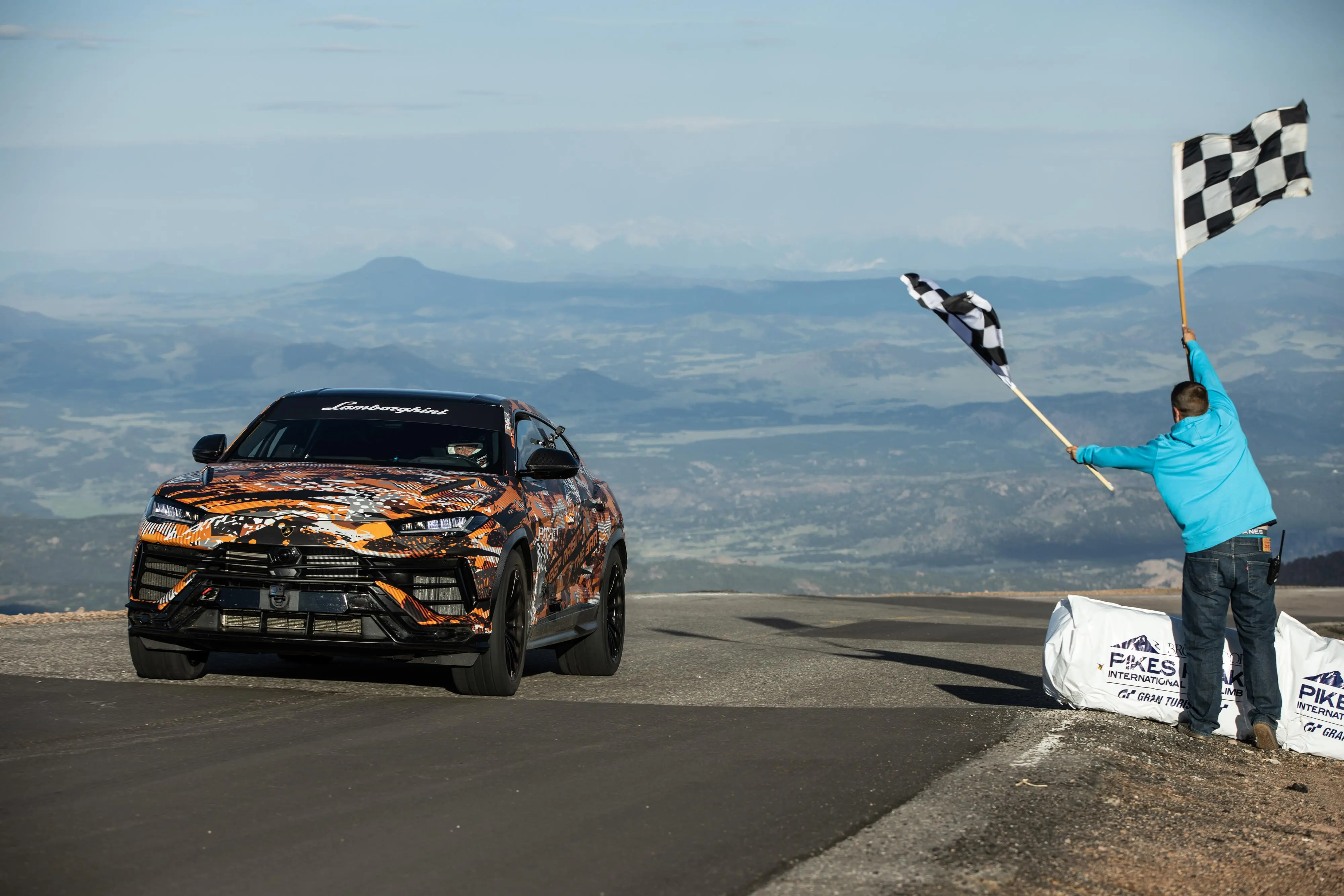 lamborghini urus pikes peak.webp