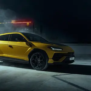 2023-Lamborghini-Urus-Performante-005-2160.webp