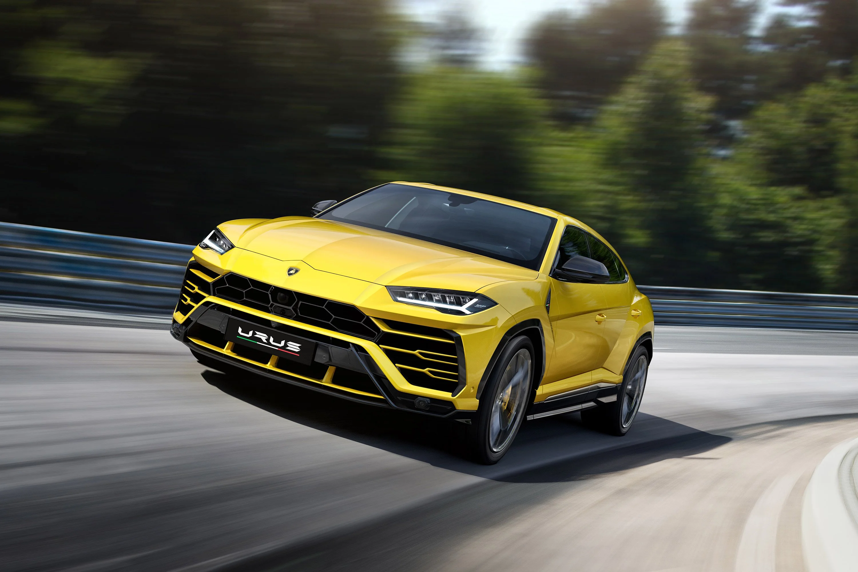 2019-Lamborghini-Urus-007-2000.webp