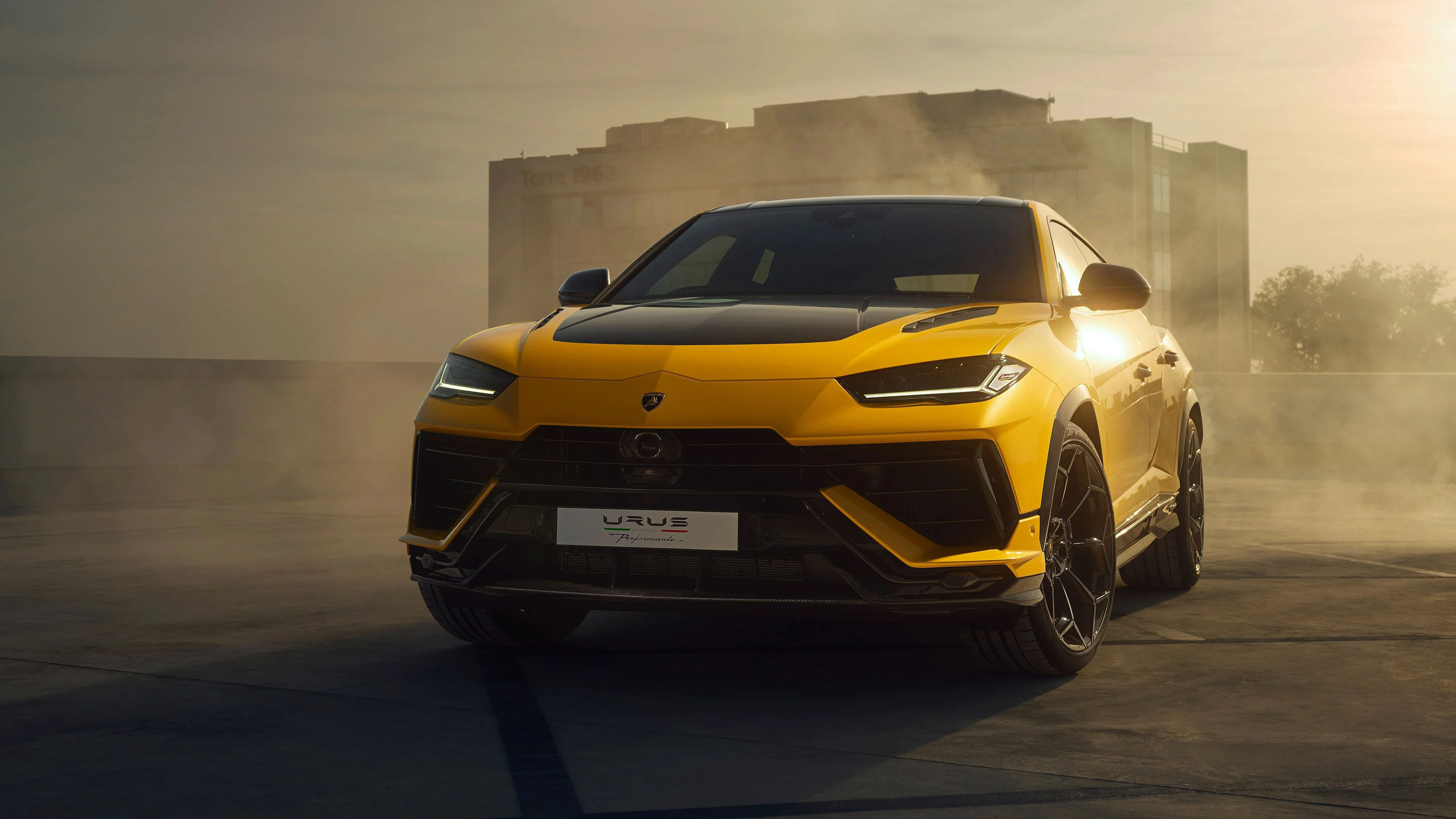 2023-Lamborghini-Urus-Performante-001-2160.webp