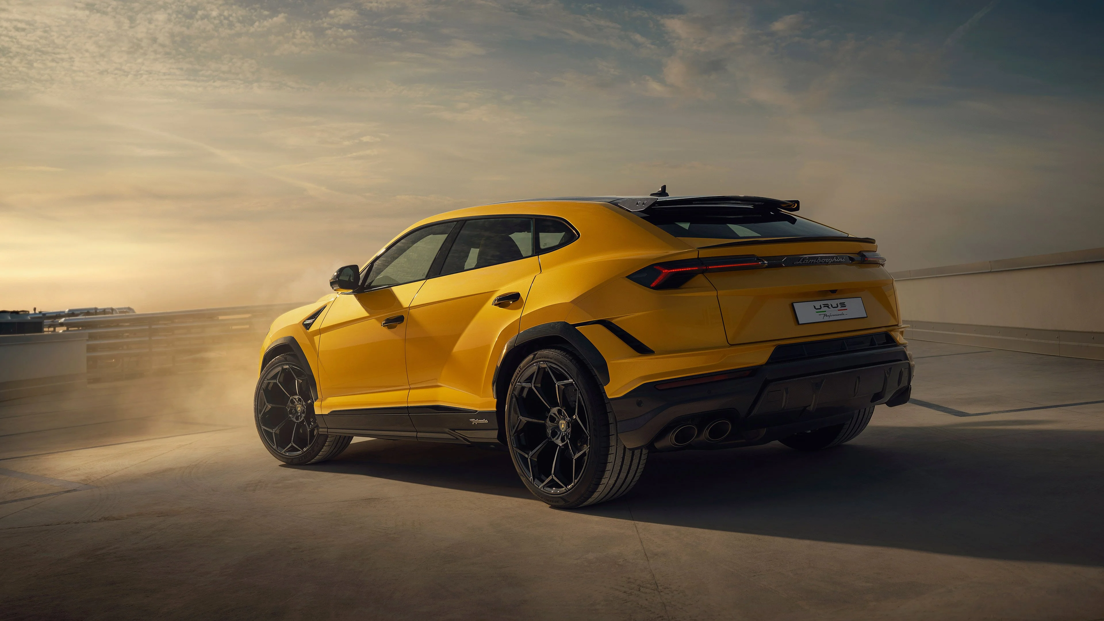 2023-Lamborghini-Urus-Performante-002-2160.webp