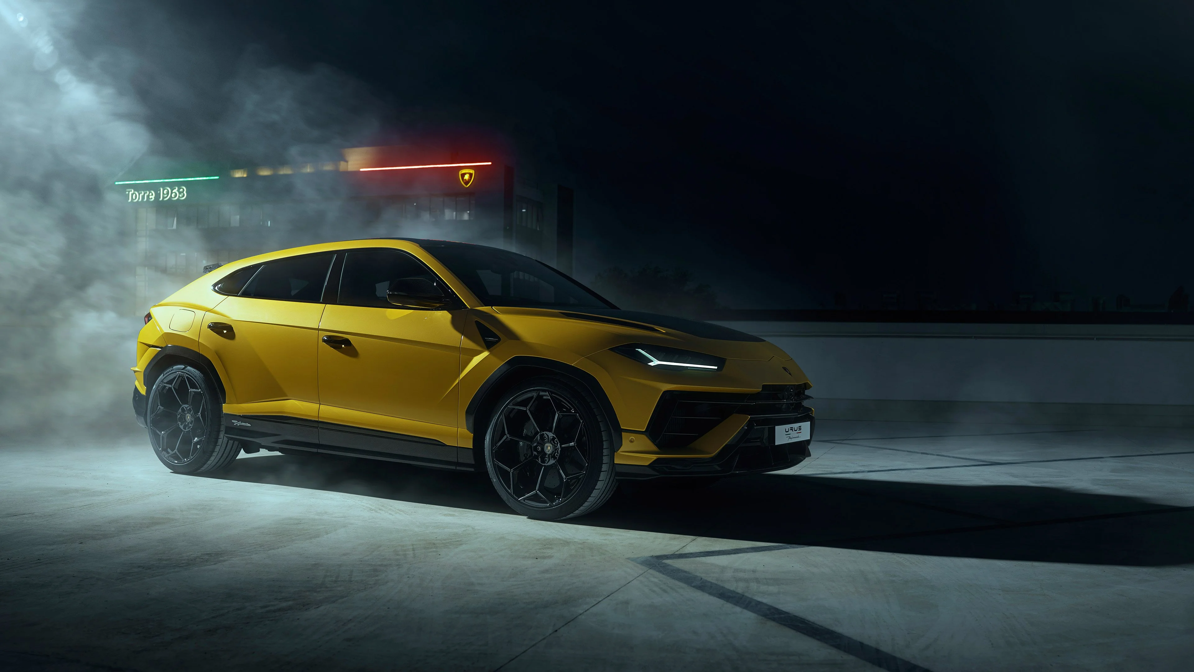 2023-Lamborghini-Urus-Performante-005-2160.webp